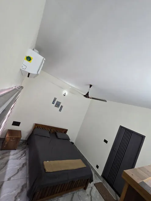 Bedroom with a double bed, ceiling fan and air conditioner at Grey Oasis